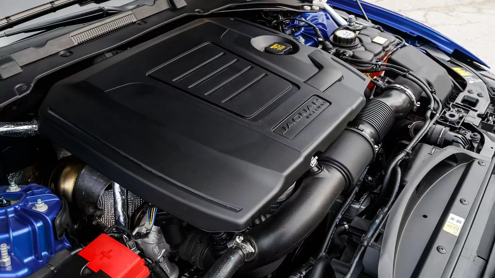 Jaguar wyprzedaje modele z silnikiem spalinowym. Luksusowe sedany i SUV-y z cenami od 77 000 złotych