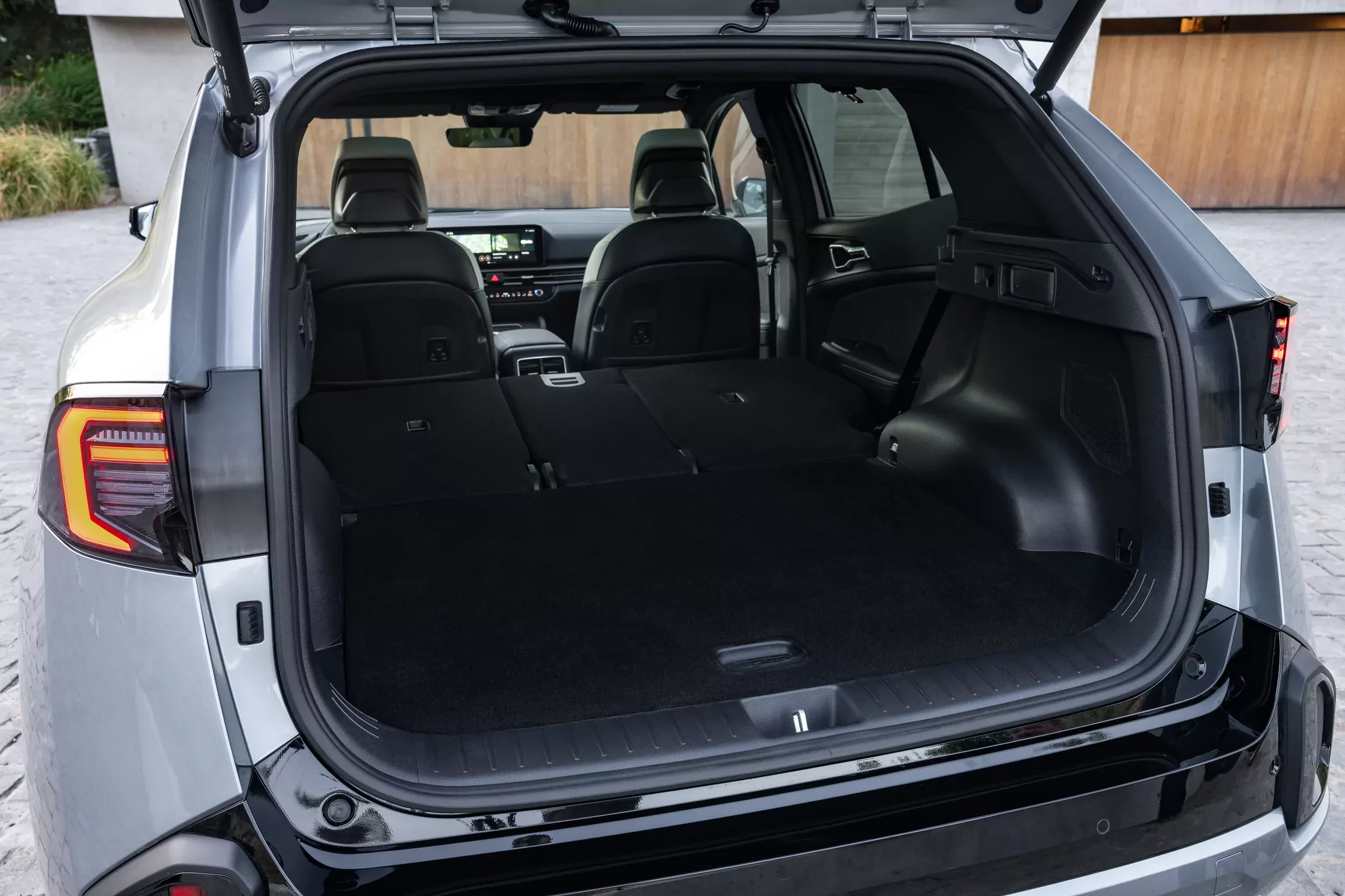 Koniec dominacji Yaris Cross? Polacy porzucają hit Toyoty na rzecz SUV-a z 7-letnią gwarancją, który jeździ lepiej i ma większy bagażnik