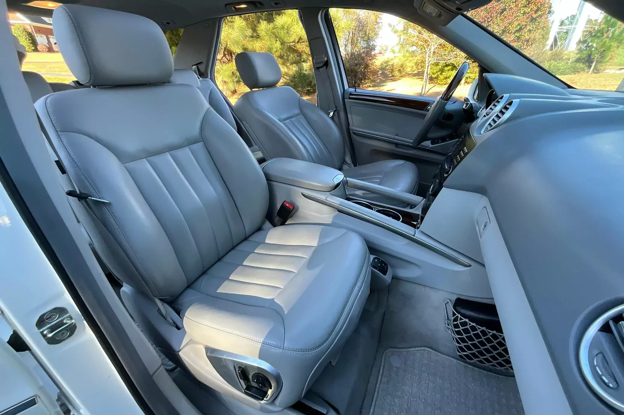 Potężny SUV od Mercedesa dziś za mniej niż 20 000 złotych. Ma morze luksusu i wielkie V8 pod maską