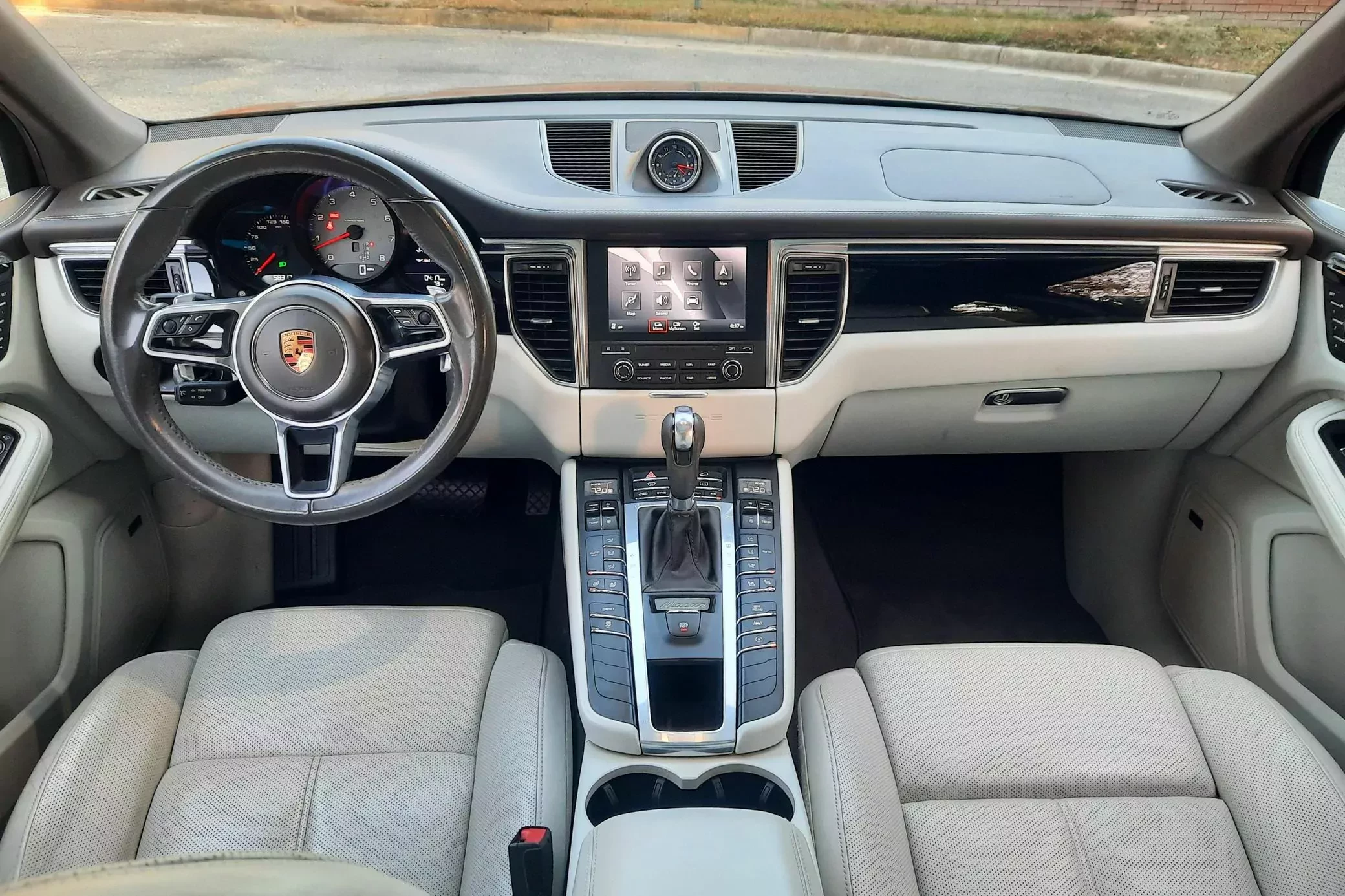 7-letnie Porsche w stanie idealnym za 90 000 złotych. Ma niski przebieg i bogate wyposażenie