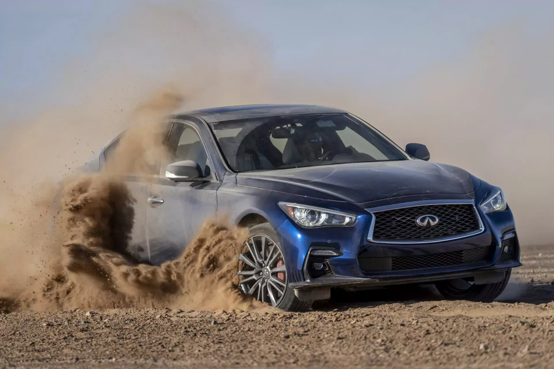 sedan Infiniti Q50 silnik cena spalanie moc osiągi oponie oceny zalety wady ceny używany