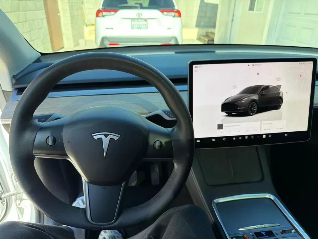 tesla-model-y-w-cenie-dacii