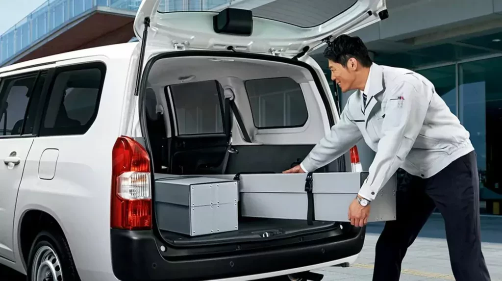 toyota-probox-kombi-2025