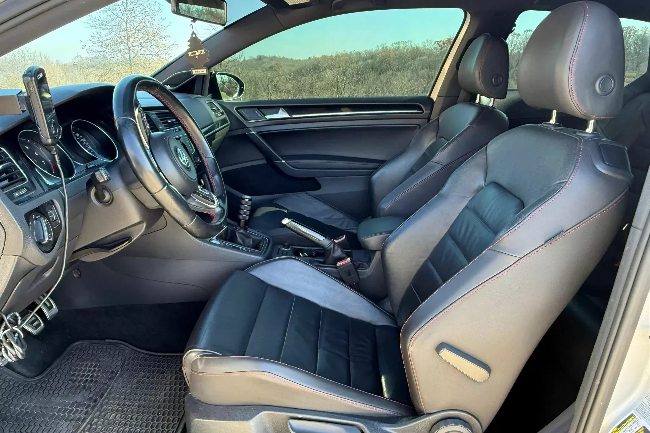 Volkswagen Golf GTI porobiony na 416 KM. Kwintesencja hot hatcha za jedyne 30 000 złotych