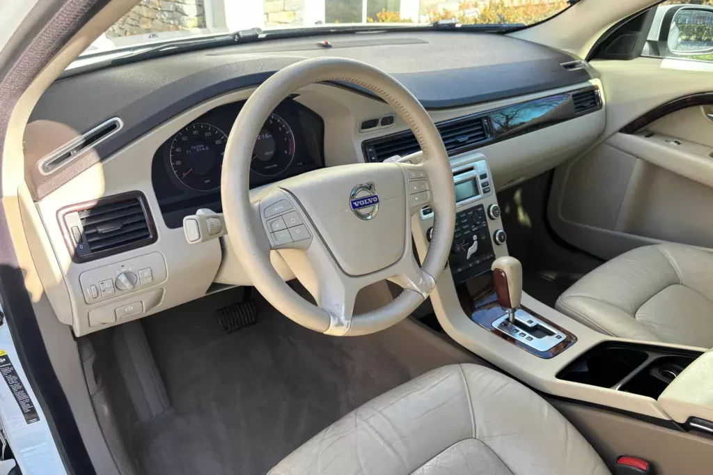 volvo-v70-r6-niski-przebieg