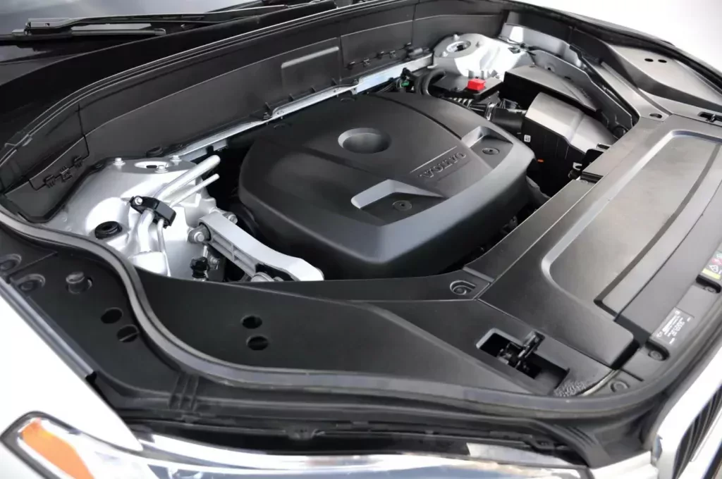 volvo-xc90-z-2018-roku