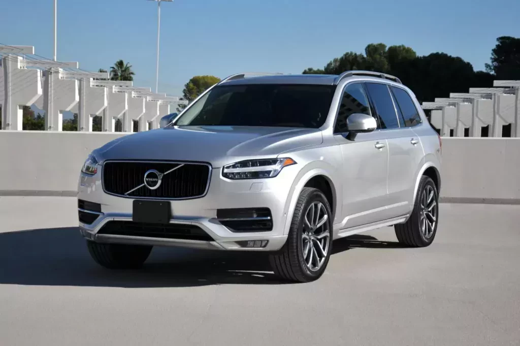 volvo-xc90-z-2018-roku