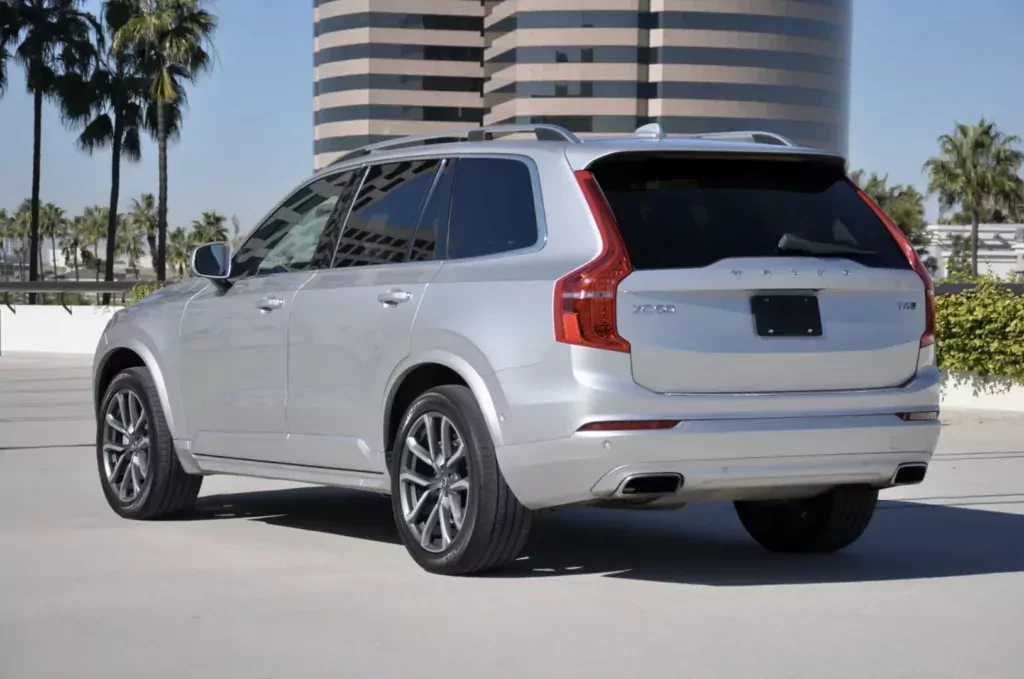 volvo-xc90-z-2018-roku