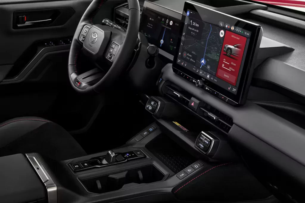 Toyota przeceniła tu RAV4 na 107 tys. zł i zakończyła 10-letnie panowanie bestsellera. W Polsce nowa generacja też ma tłuste promki