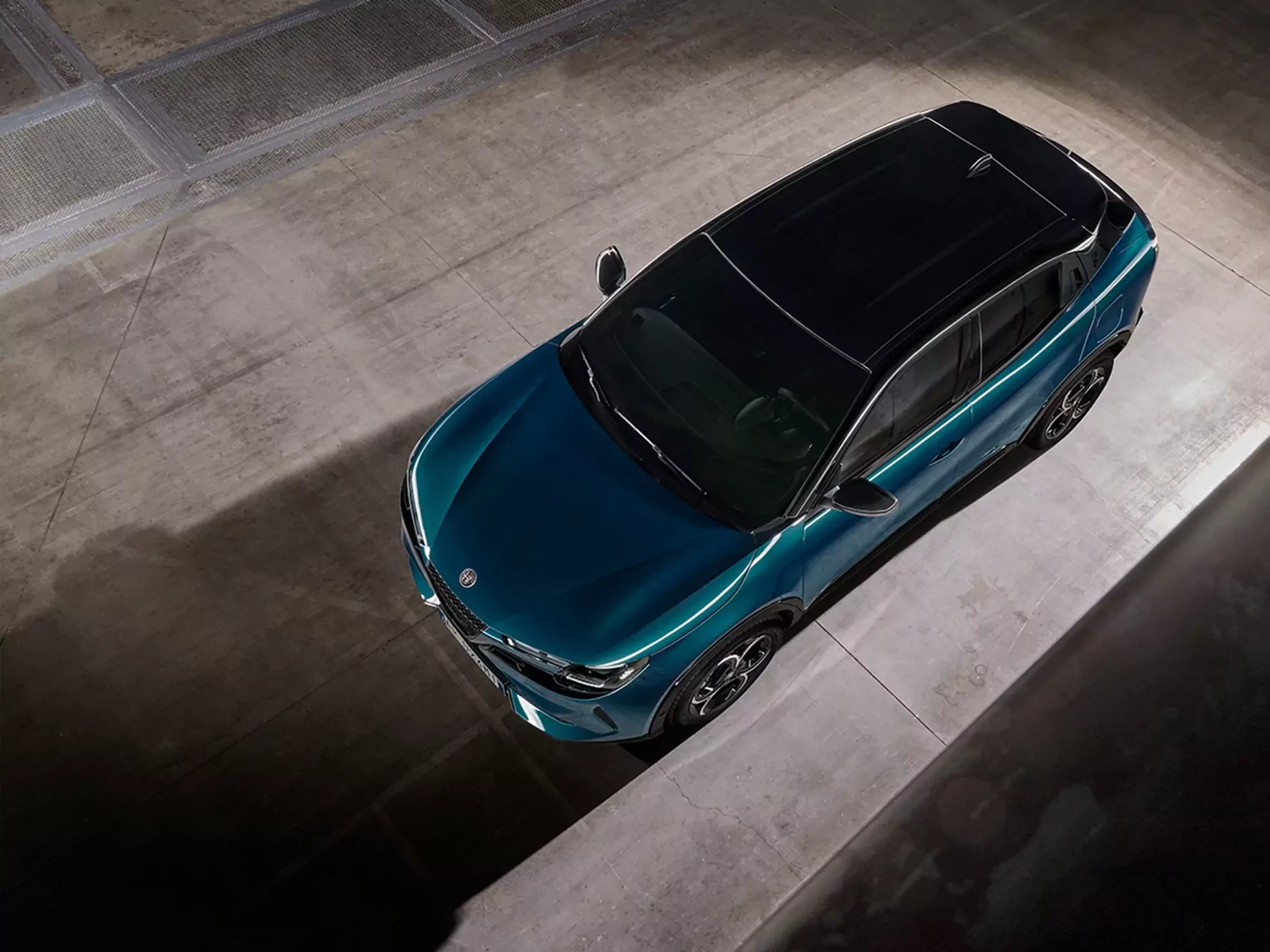 SUV, który odmienił włoską markę ma cennik dla łowców okazji. Ładniejszy od Toyoty wygrywa jakością premium