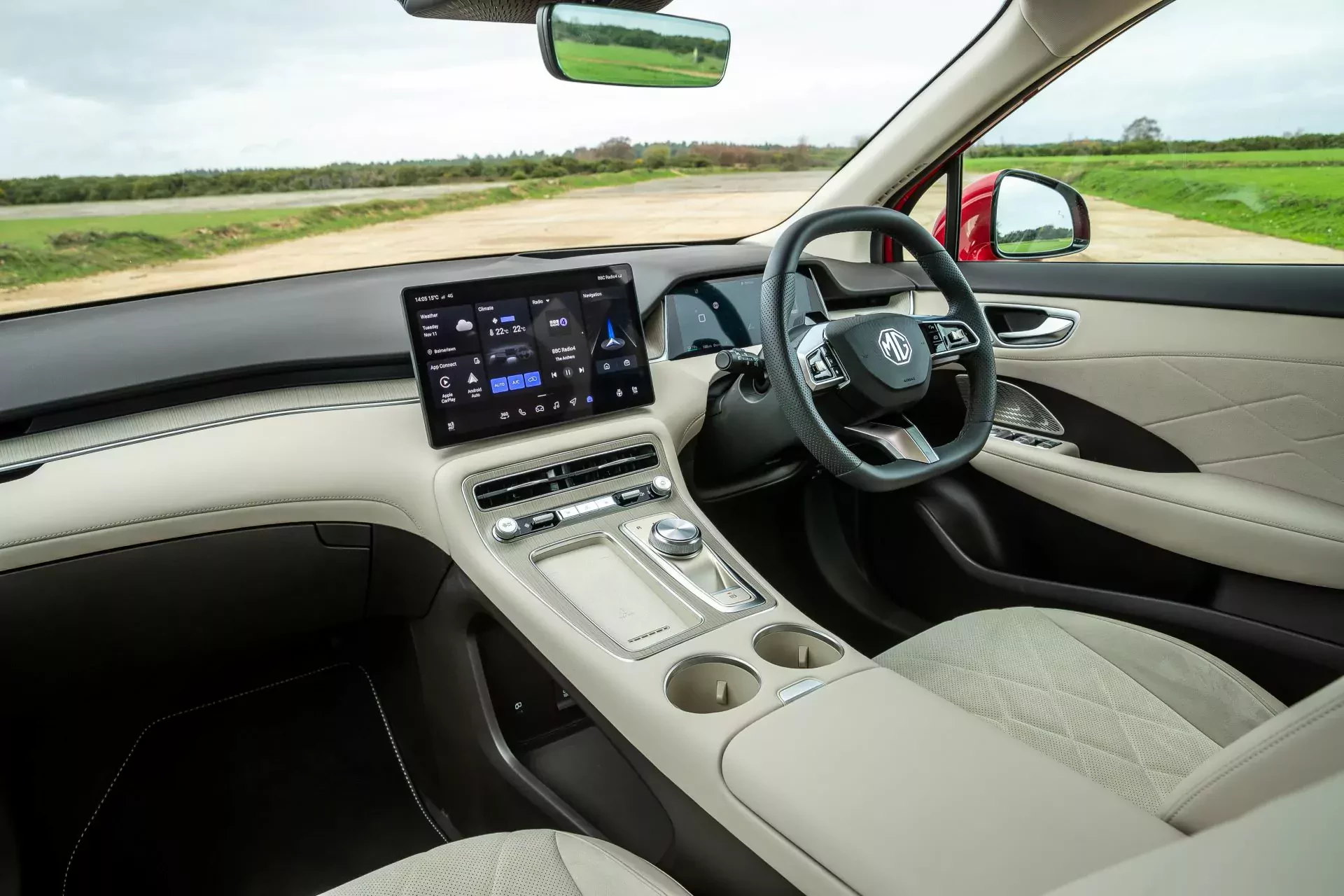 Elektryczne MGS6 EV widok kabiny wersja na rynek Wielkiej Brytanii