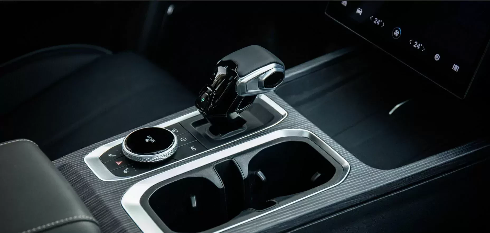 Dla wielu Polaków jest najlepszym hybrydowym SUV-em. Piękniejszy od Toyoty RAV4 i niezrównany pod względem jakości, gryzie konkurencję nową ceną