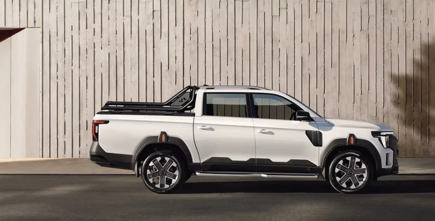 Biały KGM Musso 2026 profil boczny pickupa