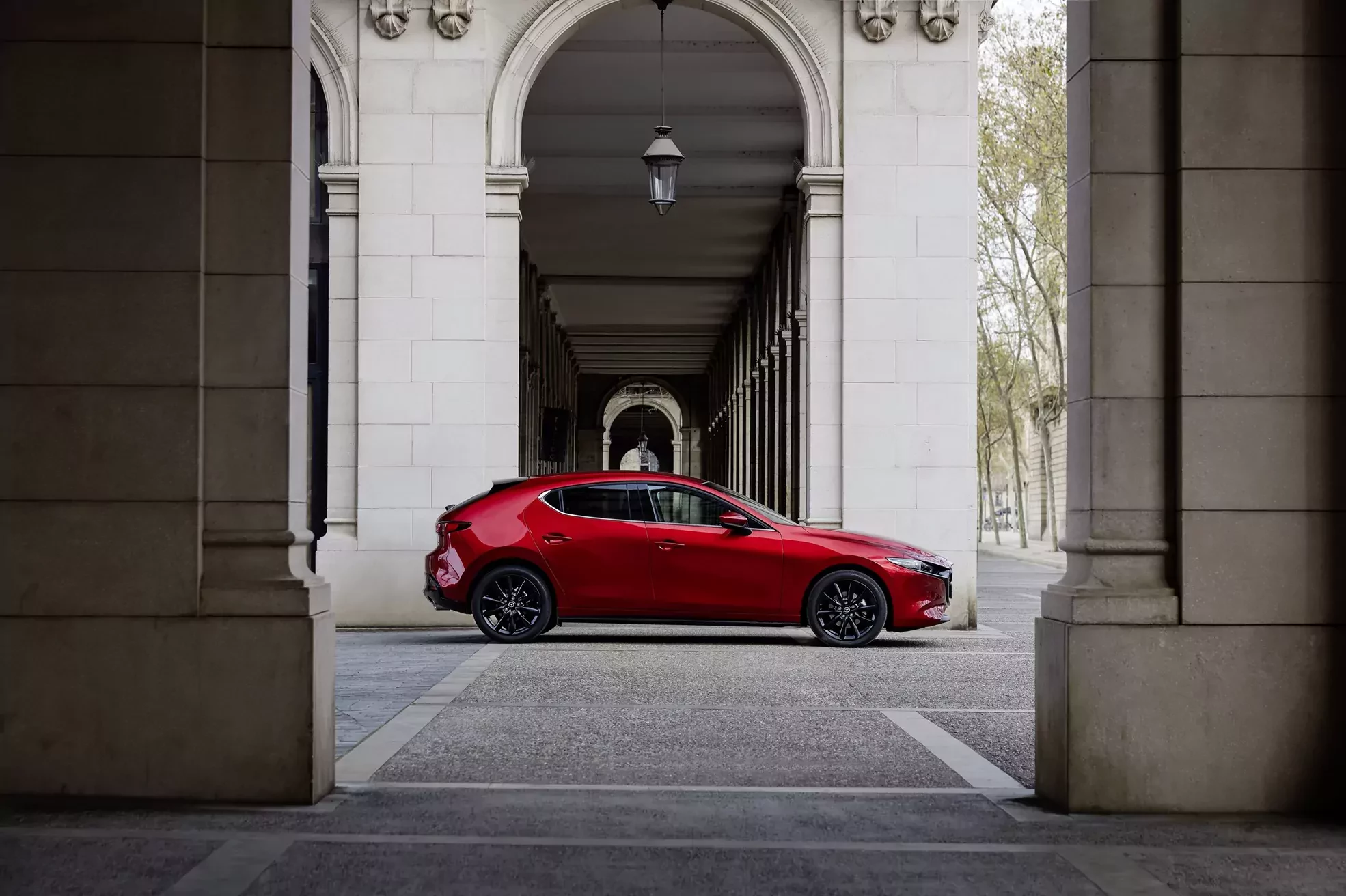 Mazda 3 vs Volkswagen Golf silnik, cena, wyposażenie