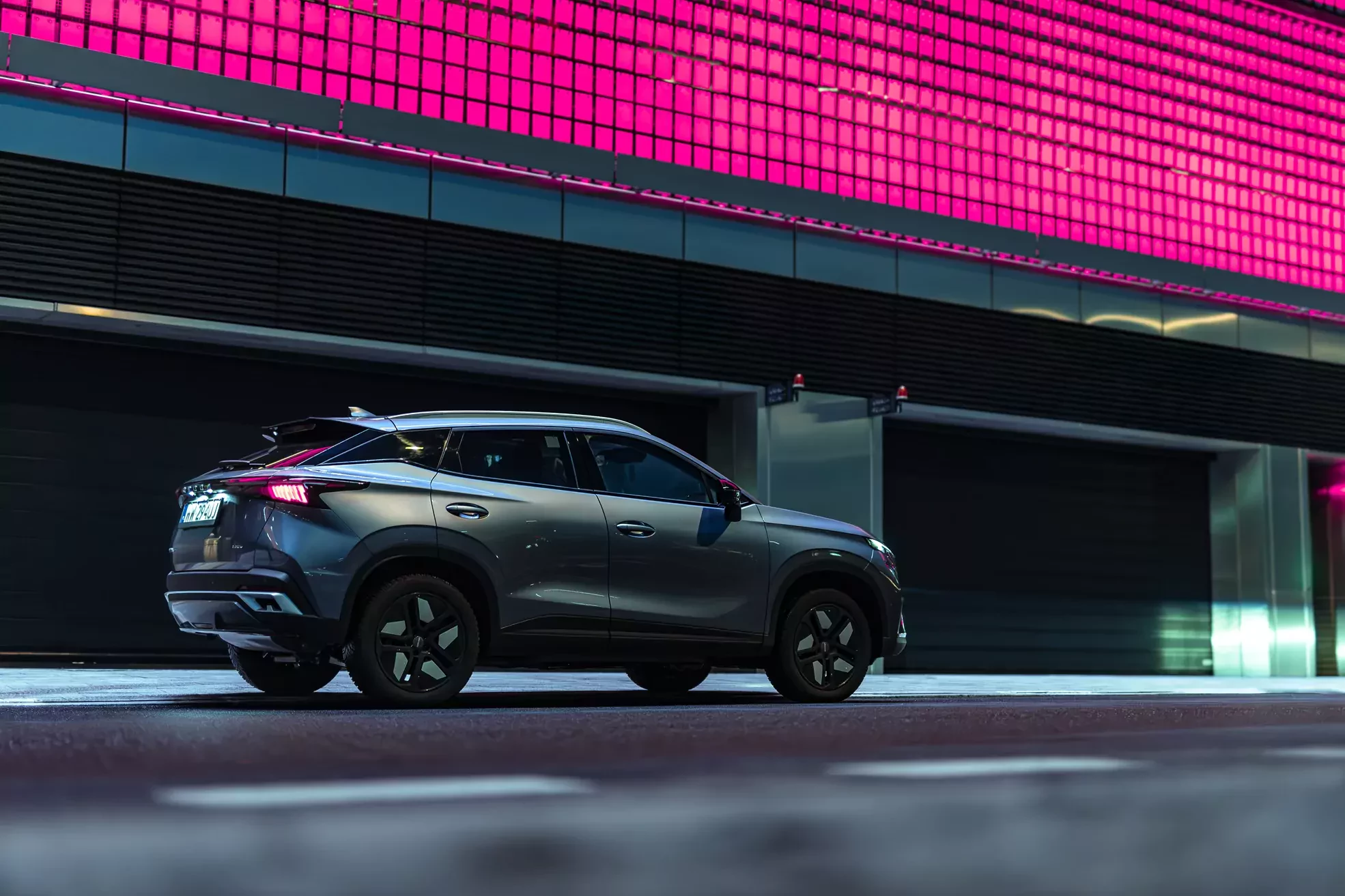 Omoda 5 Hybrid 2026 widok z tyłu