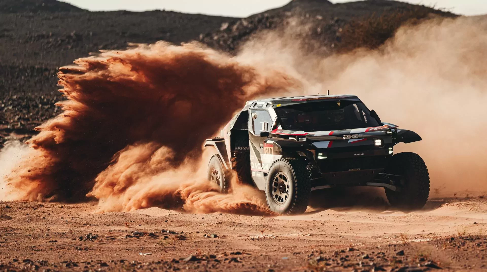 Al-Attiyah liderem Rajdu Dakar z przewagą 12 minut. Znakomity etap w wykonaniu zespołu Dacii