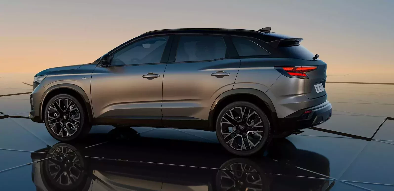 Renault Austral w matowym szarym wykończeniu