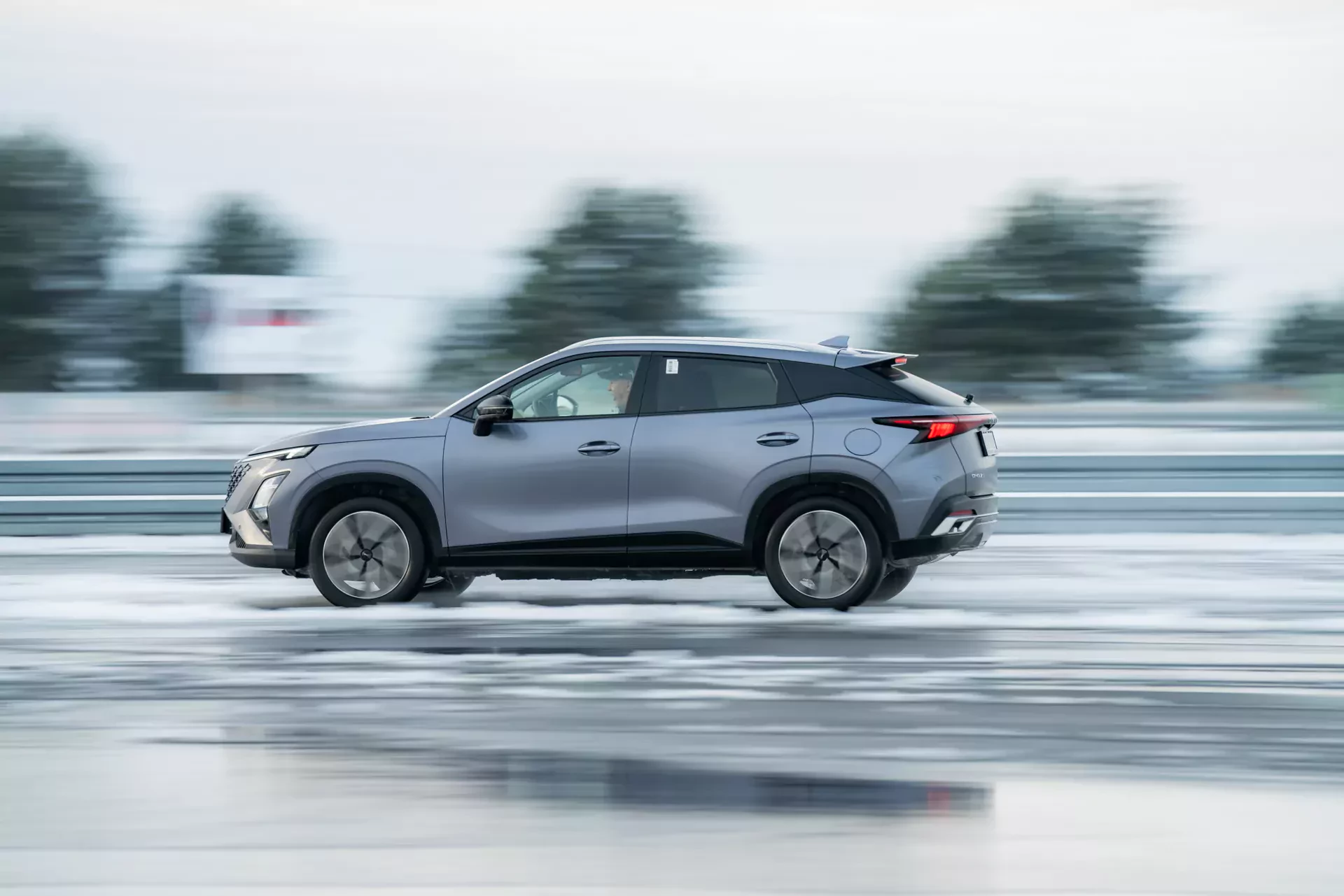 W salonach chińskich marek w Polsce przez cały czas grają bal. Kolejki coraz dłuższe, ale to nie MG przyciąga najbardziej na początku roku