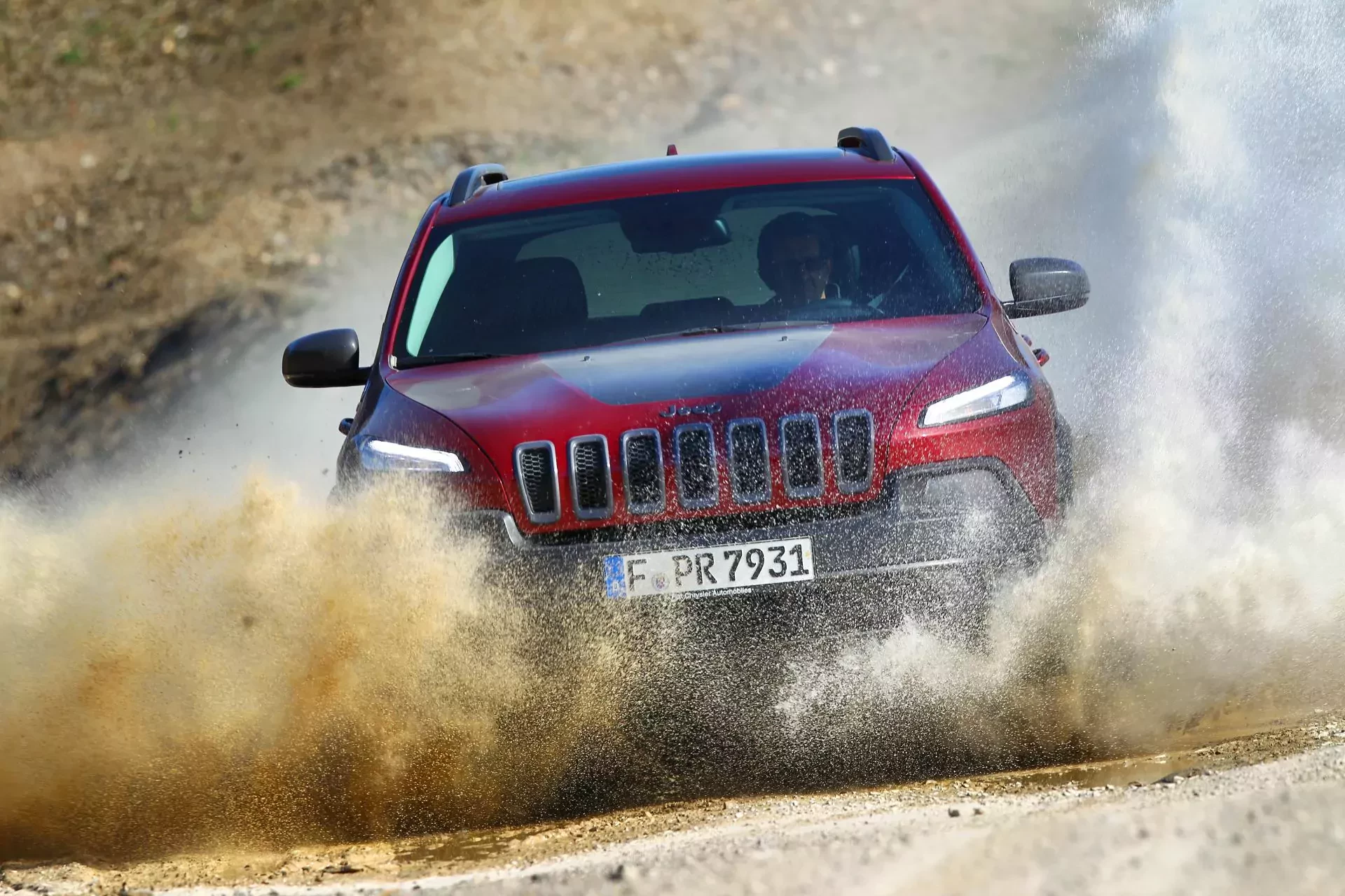 Ten SUV zrobił w Europie furorę. Kontrowersyjny wygląd, napęd i amerykański charakter w świetnej cenie