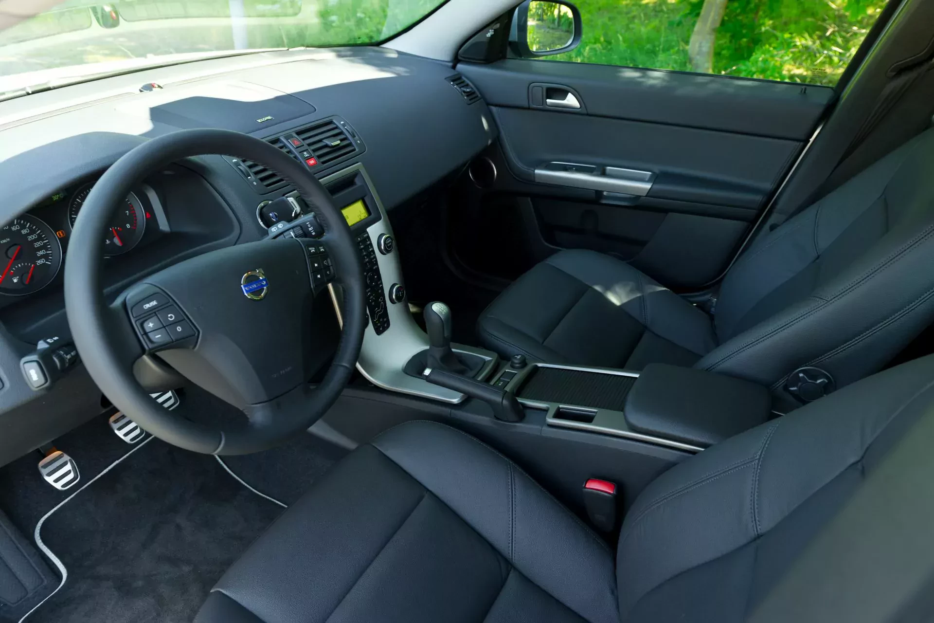 Kultowe kombi od Volvo powraca dziś do łask. Polacy kochają ten model – jego przebiegi imponują