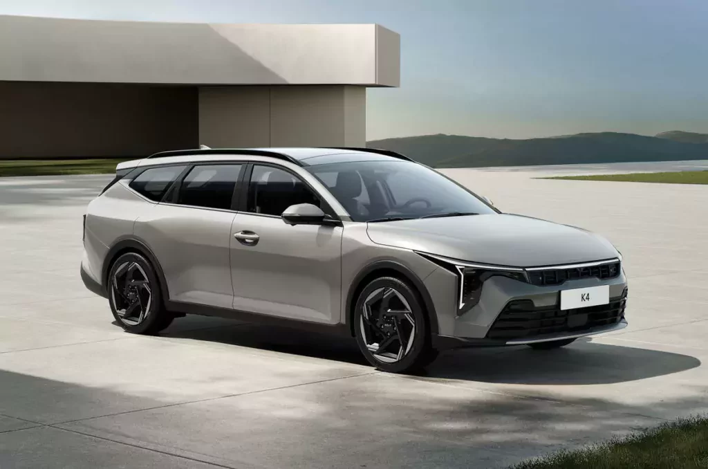 Kia wyprzedza Dacię i pokazuje nowego rywala dla Skody Octavii. Ma silnik spalinowy i cenę niższą o 10 tys. złotych