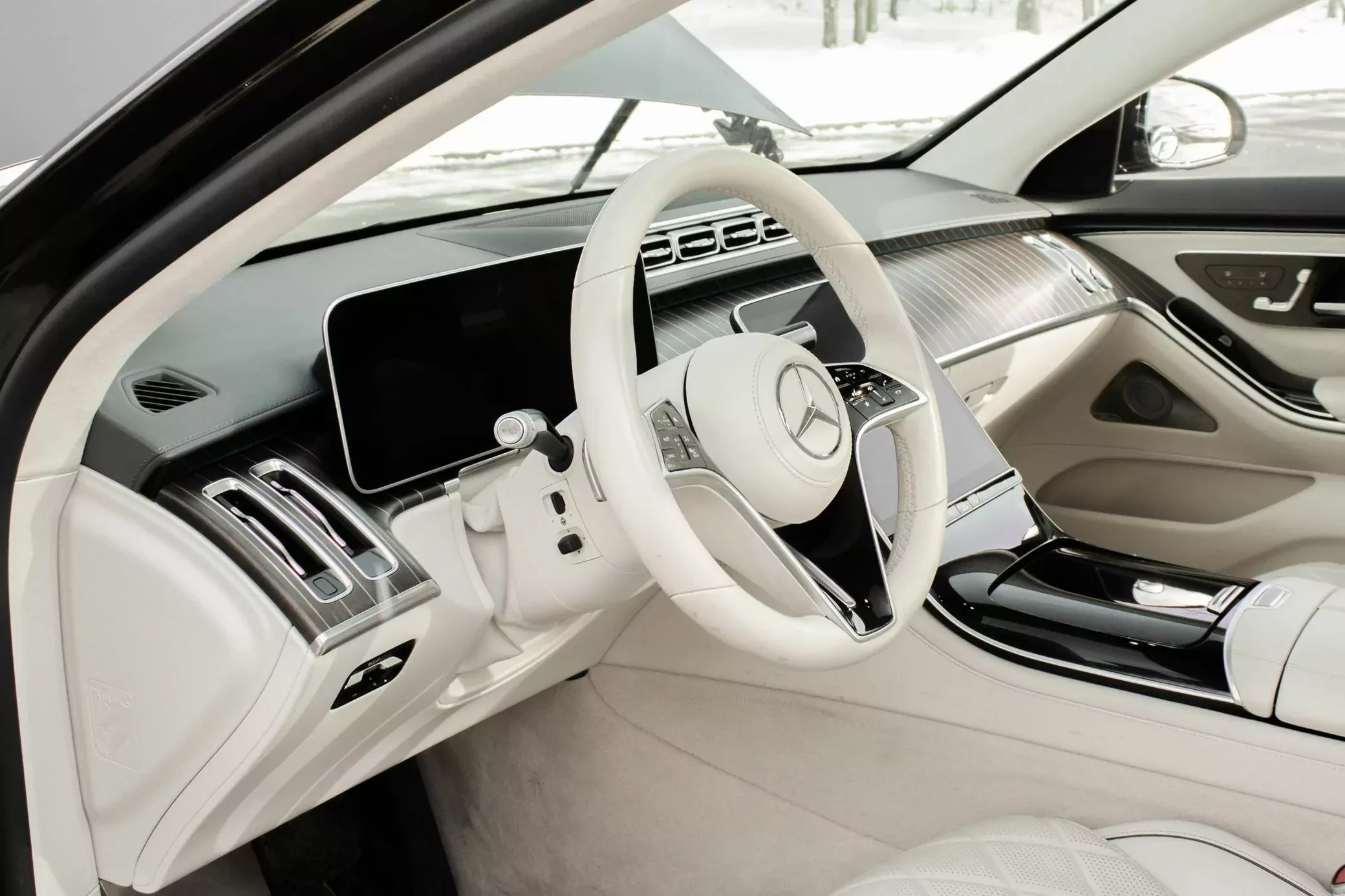 Mercedes S580 4Matic z 2-letnim przebiegiem za cenę Skody Superb. Ma pełny wypas i topowy silnik