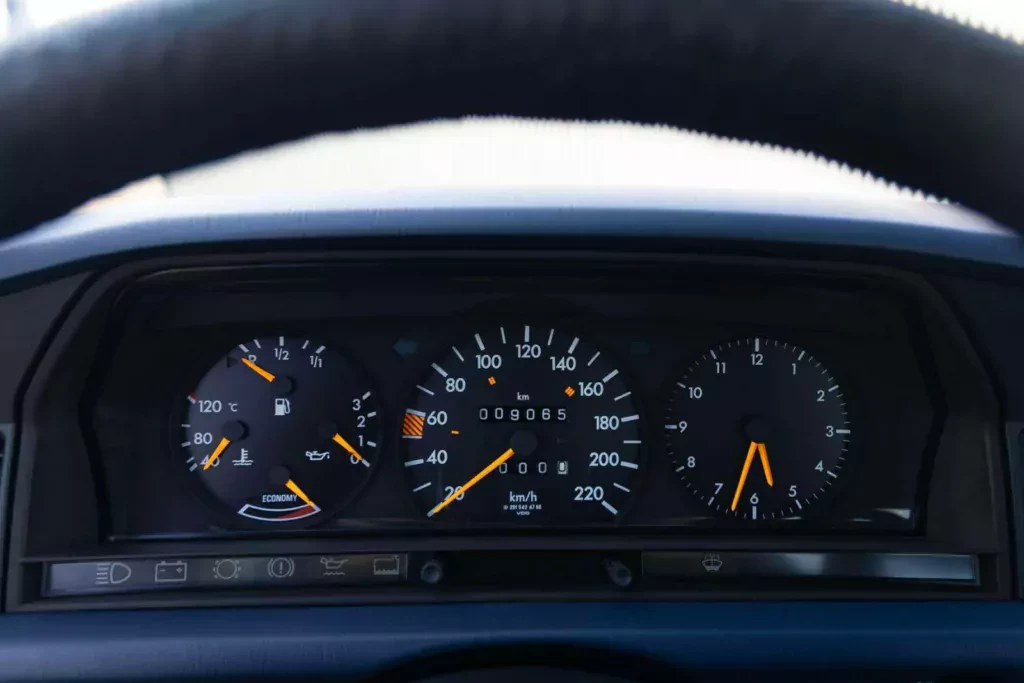 Nieskazitelny Mercedes W201 od 1. właściciela. Przez 37 lat stał w ogrzewanym garażu