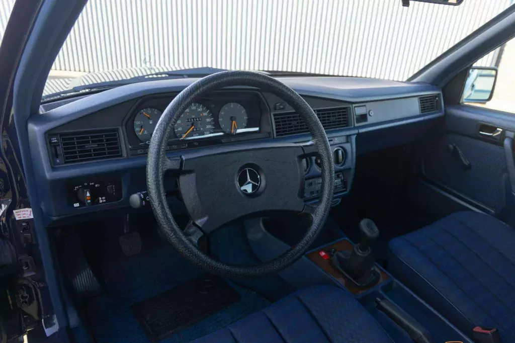 nieskazitelny-mercedes-w201