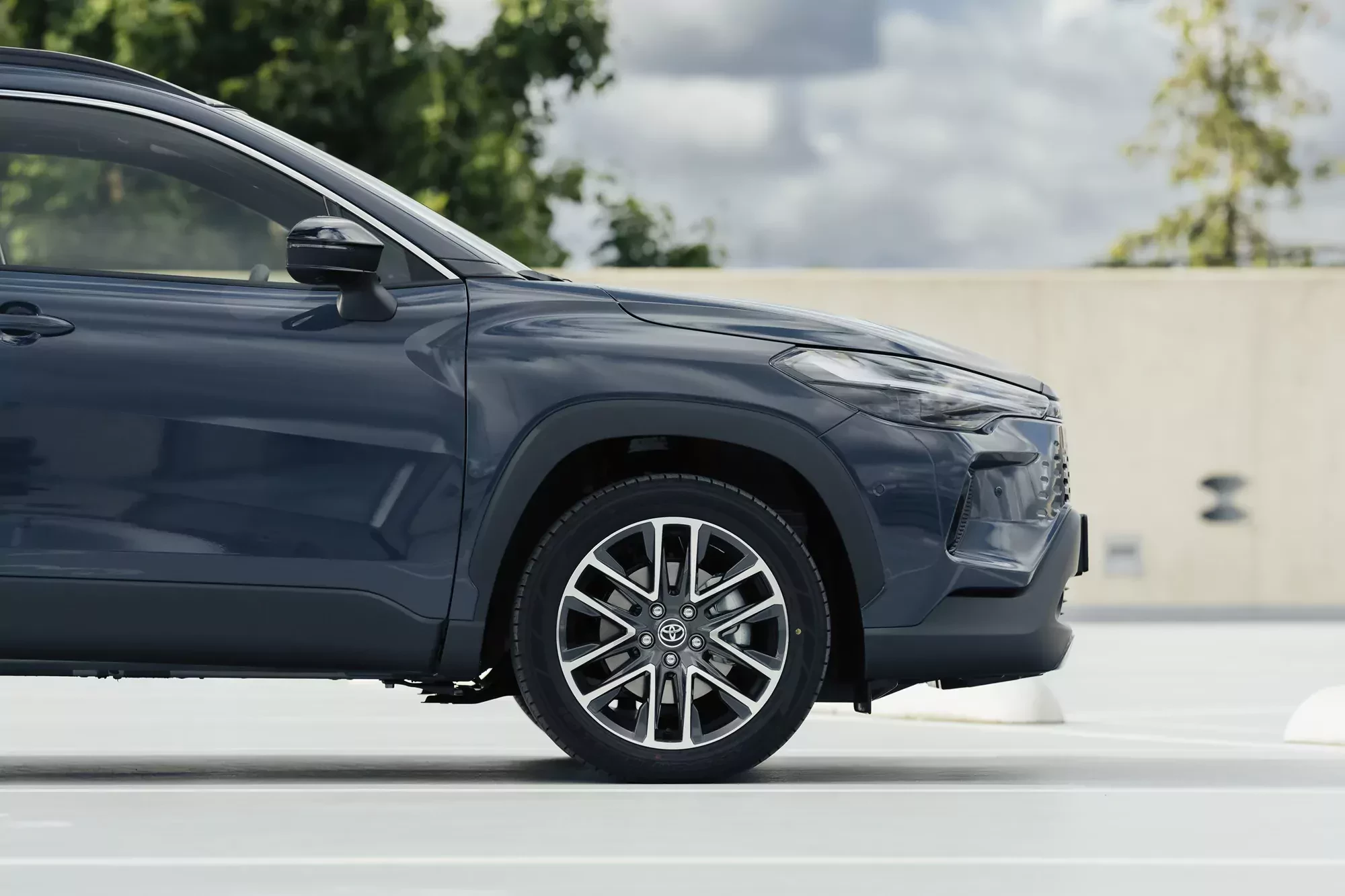 Nowy SUV Toyoty sprzedaje się tu tak dobrze, iż pobije wszelkie rekordy. Jego cena w Polsce ciągle spada