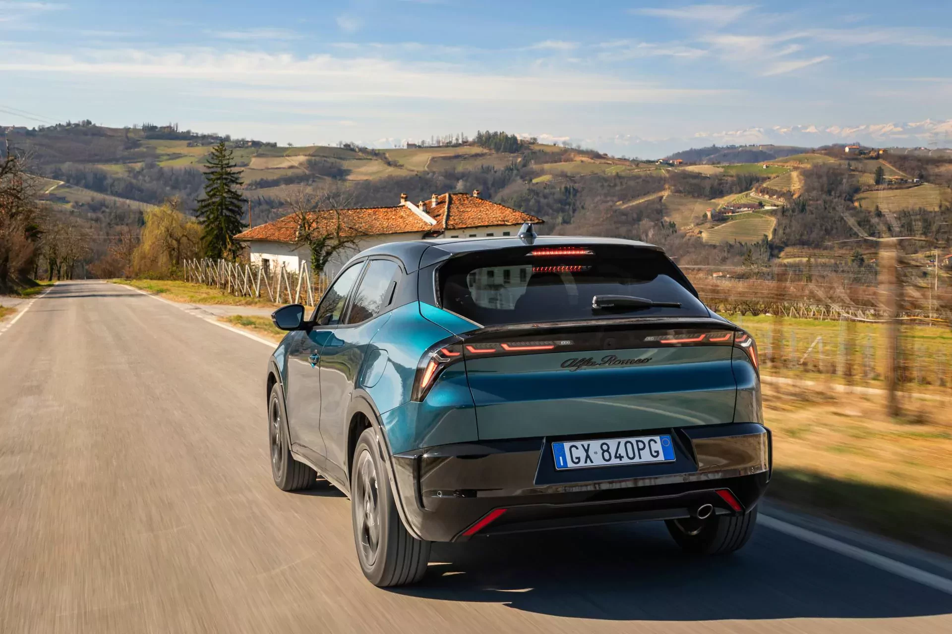 Alfa Romeo Junior SUV crossover silnik hybryda elektryczny cena ceny spalanie opinie oceny zalety wady