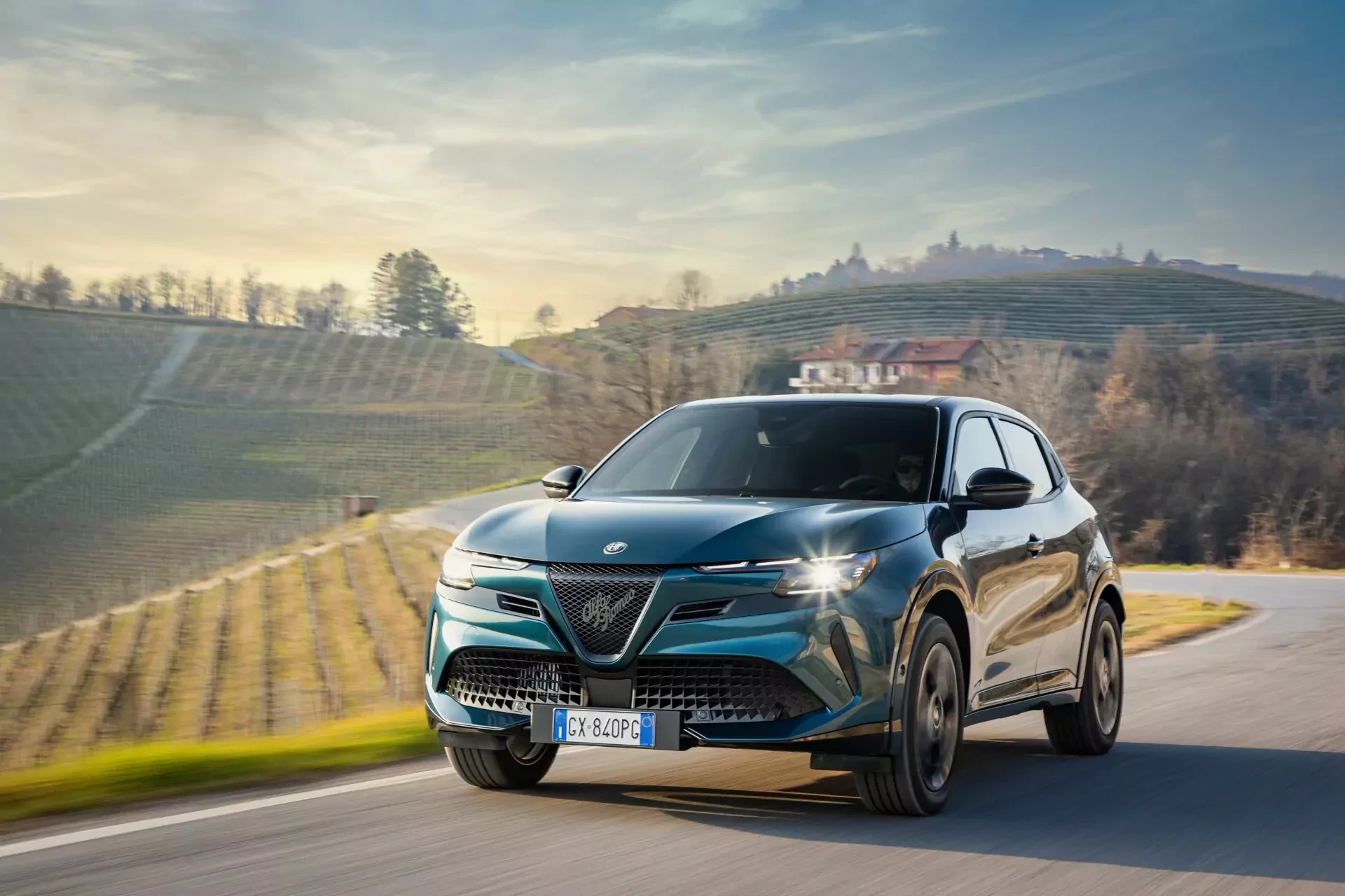 Alfa Romeo Junior SUV crossover silnik hybryda elektryczny cena ceny spalanie opinie oceny zalety wady