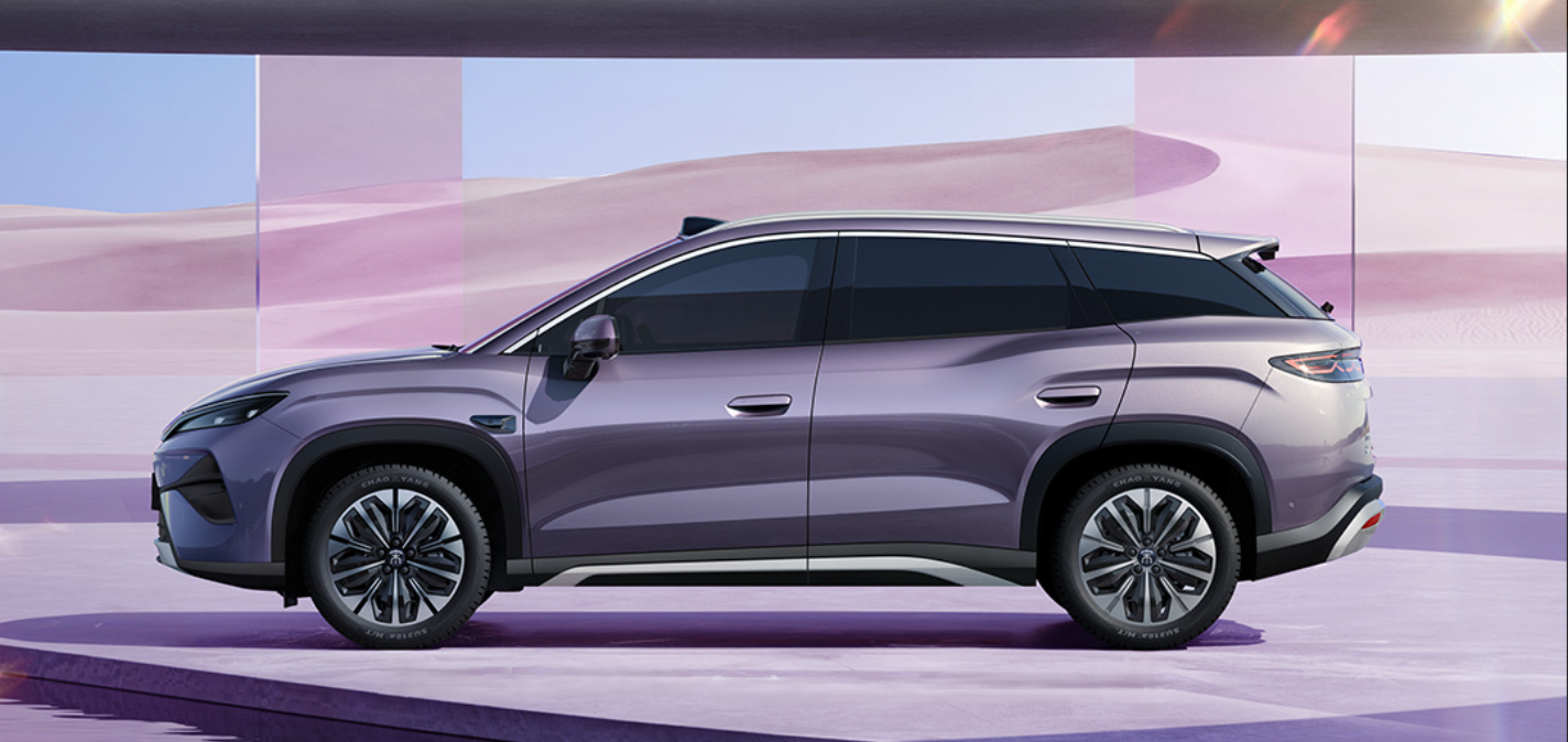 Nowy SUV BYD Song Ultra EV 2026 to kompletne zaskoczenie. Po raz pierwszy w parze z technologią idzie tak piękny design