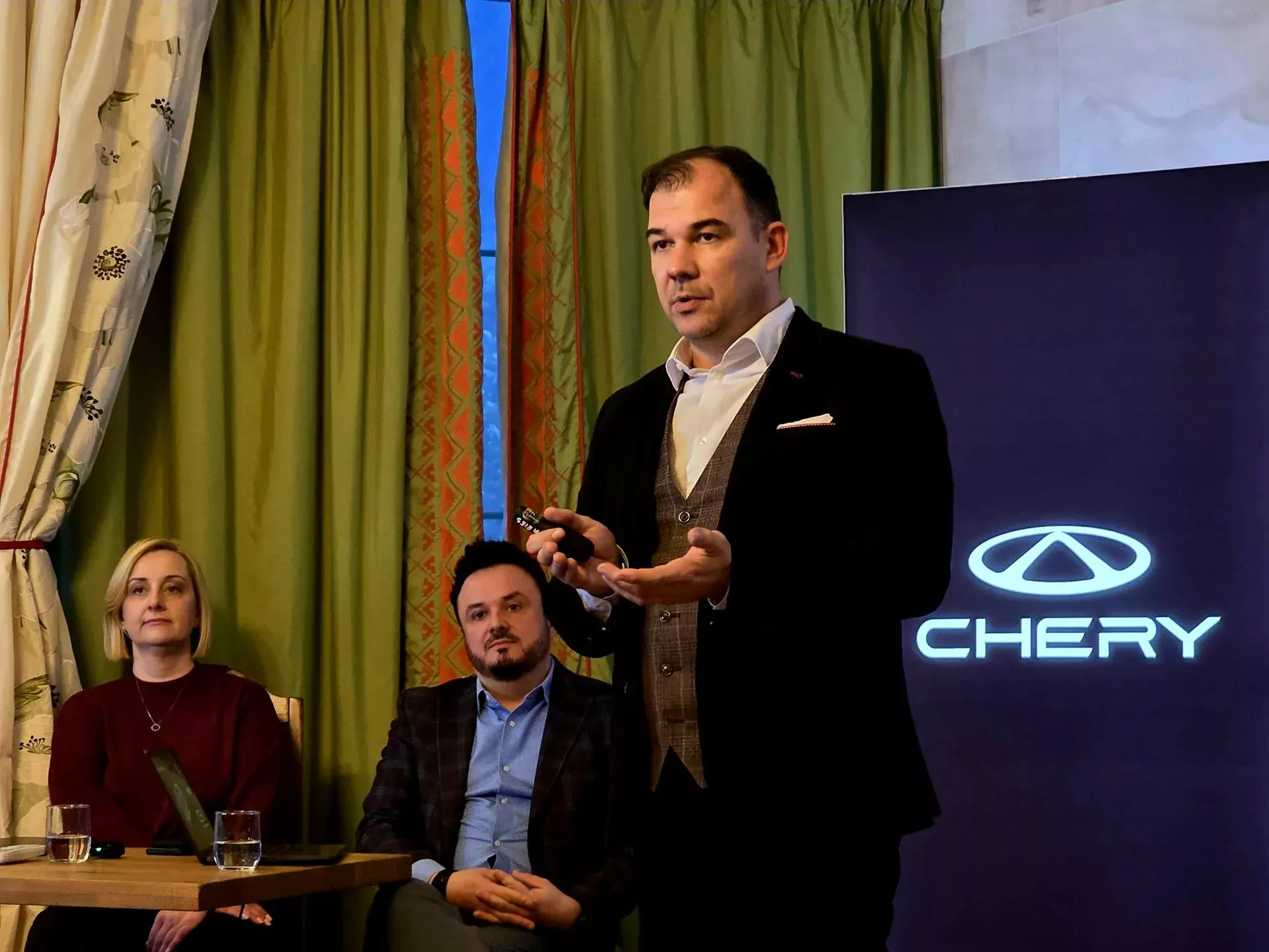 Chery Tiggo 9 hybryda phev silnik cena ceny spalanie technologia elektryczny spalinowy skrzynia biegów tryby jazdy