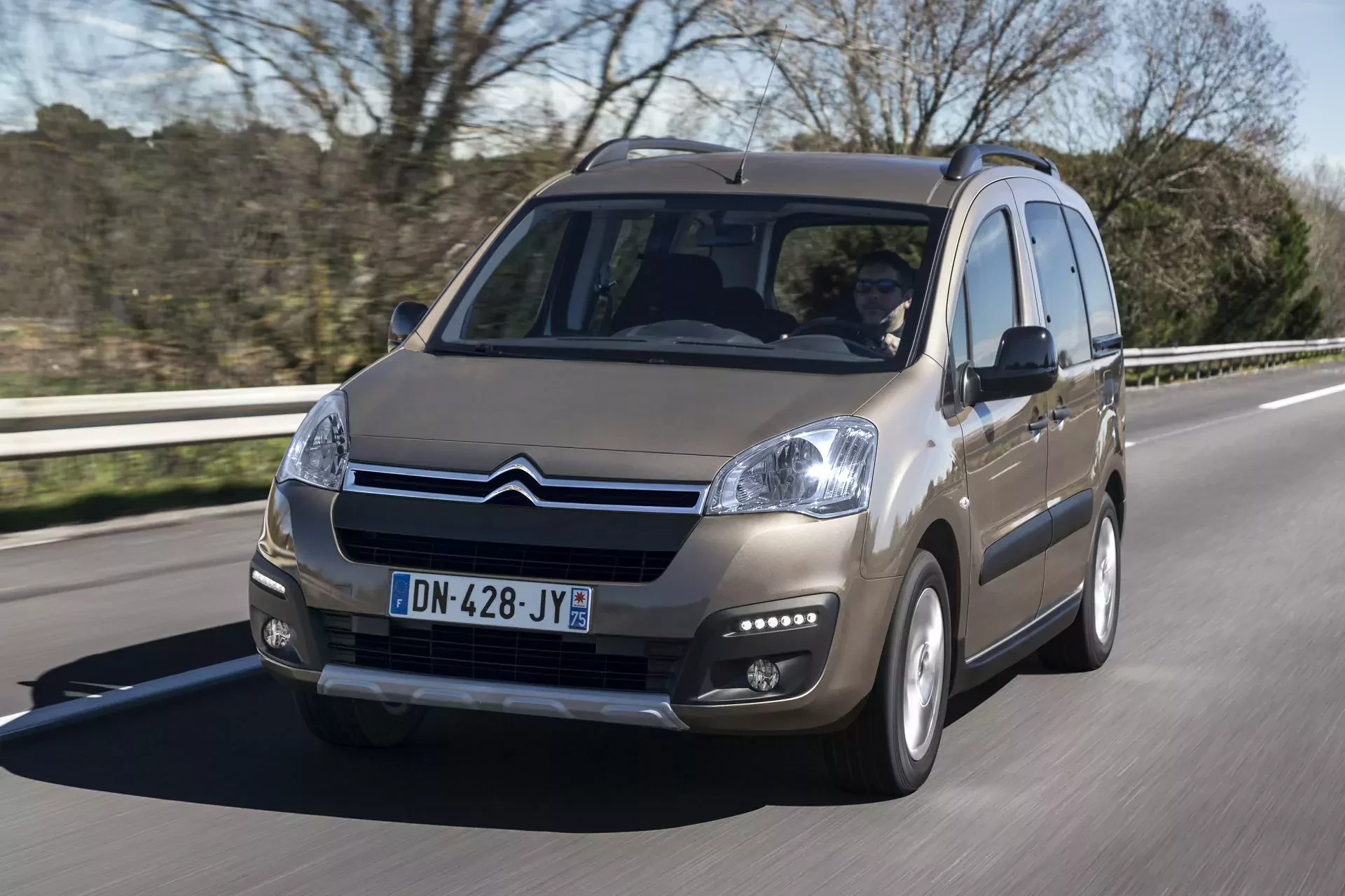 Citroen Berlingo silnik benzyna diesel spalanie moc opinie oceny zalety wady osobowy dostawczy