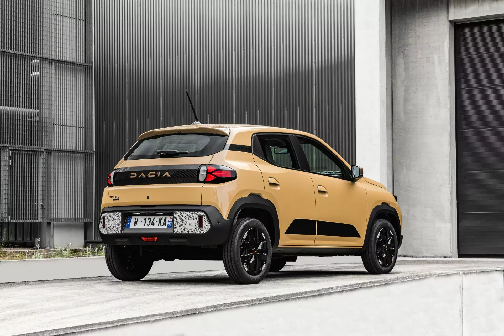 Dacia Spring silnik elektryczny samochód cena ceny nowa używana nowy uzywany opinie oceny zalety wady zasięg moc