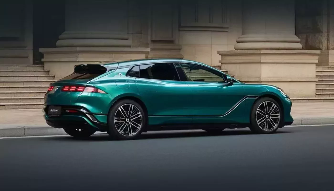 Denza Z9 GT 2026 już jest. „Chińskie Porsche Panamera” wyrasta na prawdziwego technologicznego „potwora”