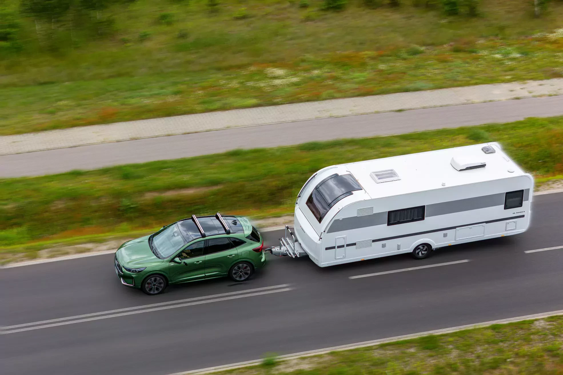 Ford Kuga Hybrid AWD cena ponizej RAV4