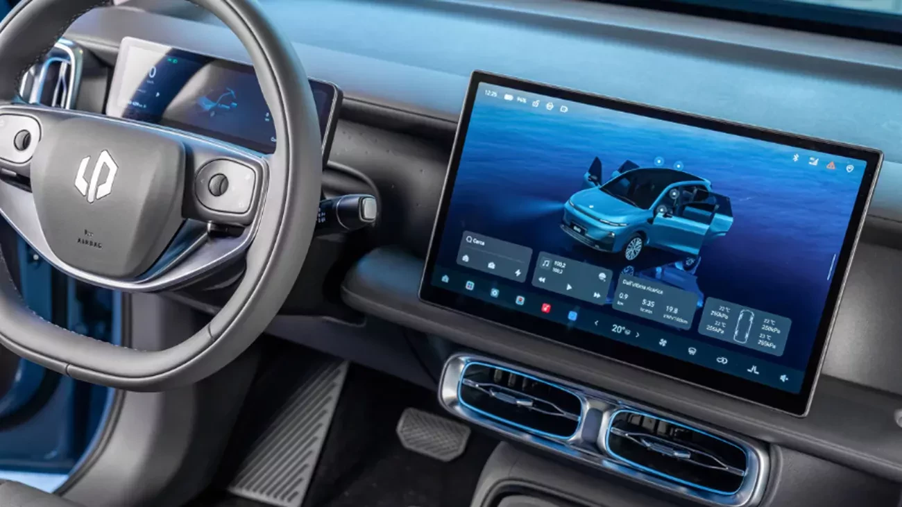 SUV Leapmotor B10 REEV Hybrid zdjecie kokpitu