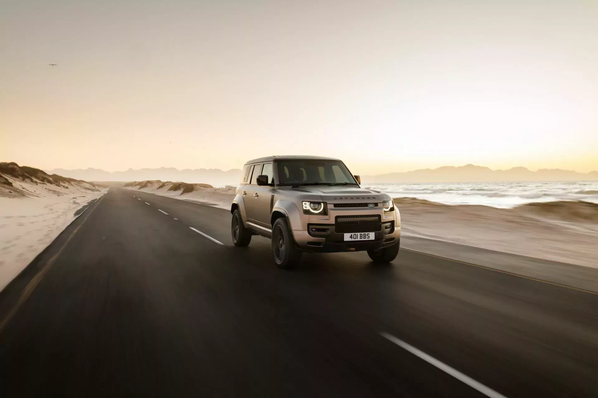 Land Rover Defender silnik benzyna diesel moc pojemność cena ceny opinie oceny zalety wady