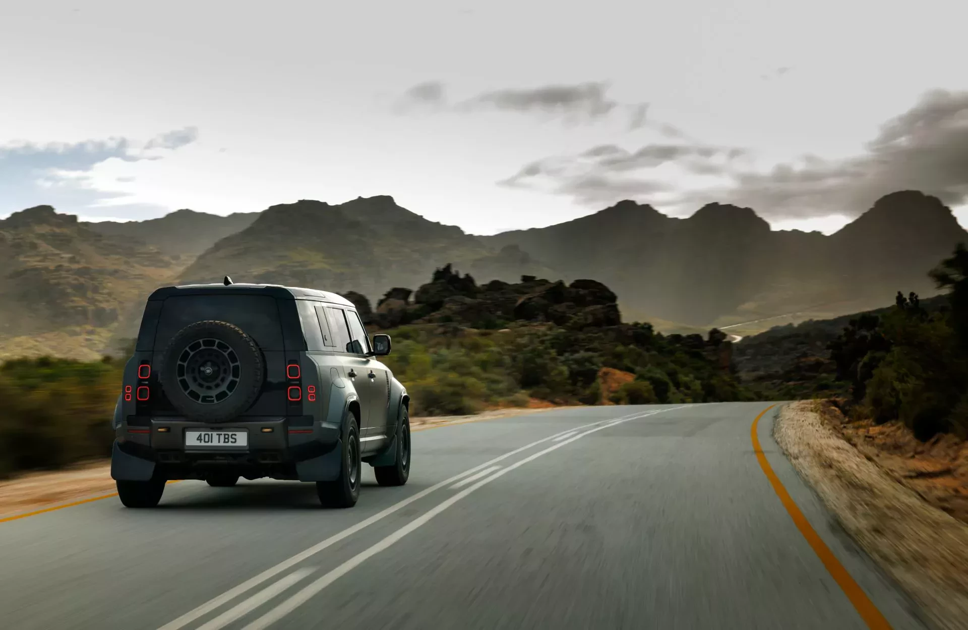 Ten SUV jest jak sportowa limuzyna, która poradzi sobie w każdym terenie. Sąsiad ci pozazdrości