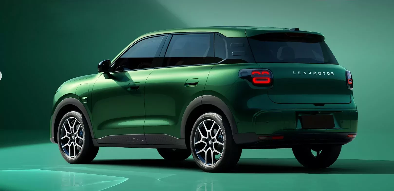 Stellantis wrzuci petardę w segment B-SUV-ów. Cena dla mas, a technologie premium