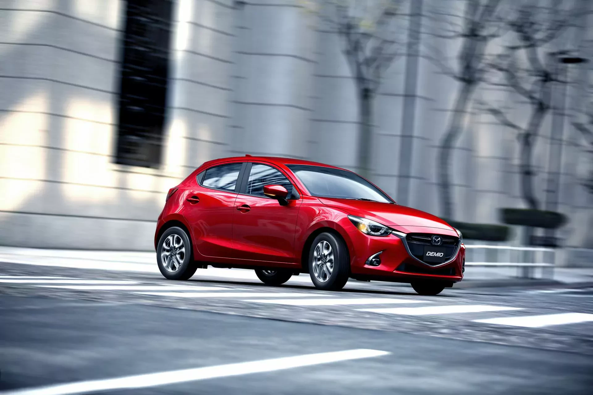 Mazda 2 silnik cena spalanie benzyna hybryda ceny opinie oceny zalety wady