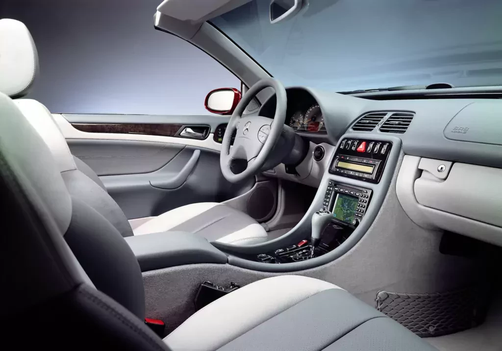 Klasowy Mercedes przez cały czas porusza wyobraźnię Polaków. Używane egzemplarze są dziś śmiesznie tanie