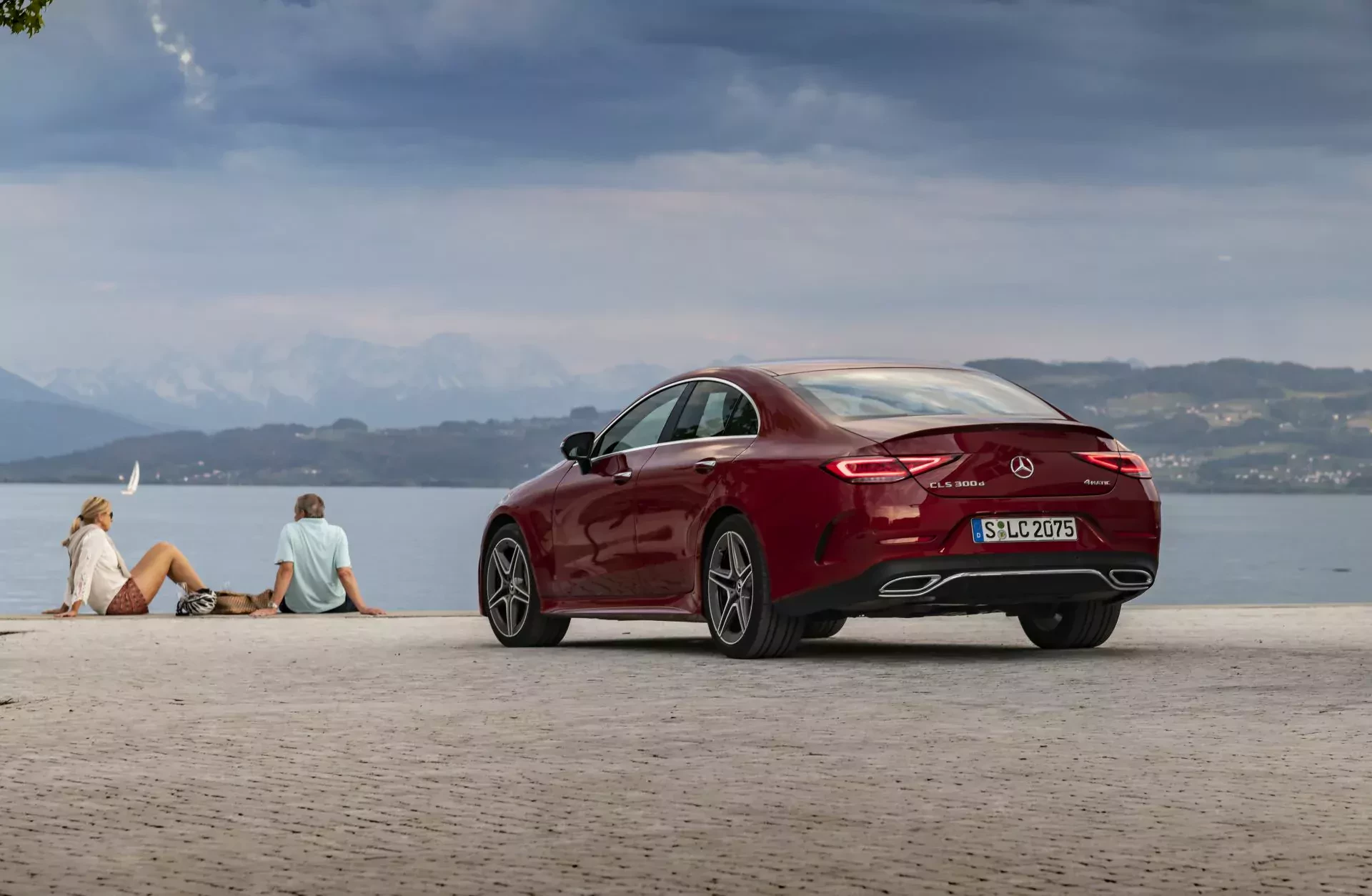 Piękny, sportowy Mercedes jeszcze nie był tak tani. jeżeli o nim marzyłeś, to dobry moment na zakup