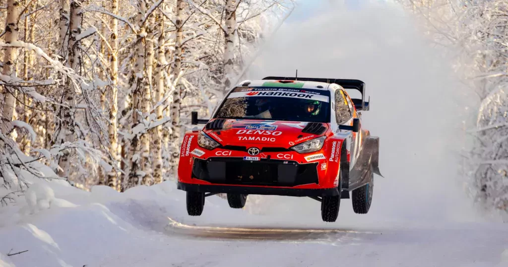 Rajd Szwecji blisko rozstrzygnięć. Elfyn Evans na autostradzie do zwycięstwa i fotela lidera WRC