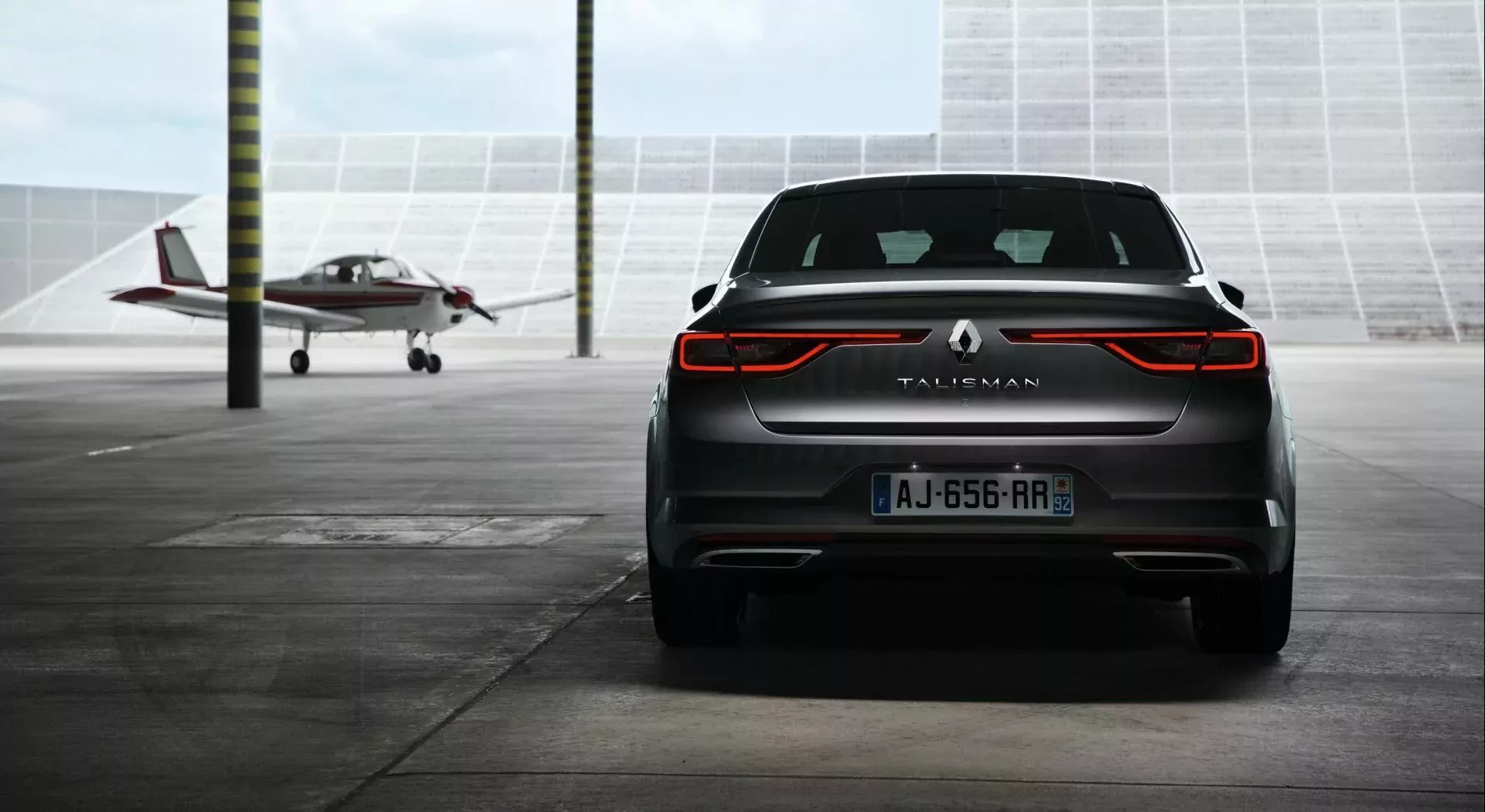 Biznesowa limuzyna w świetnej cenie. Nowoczesne Renault to komfort, przestrzeń i technologia