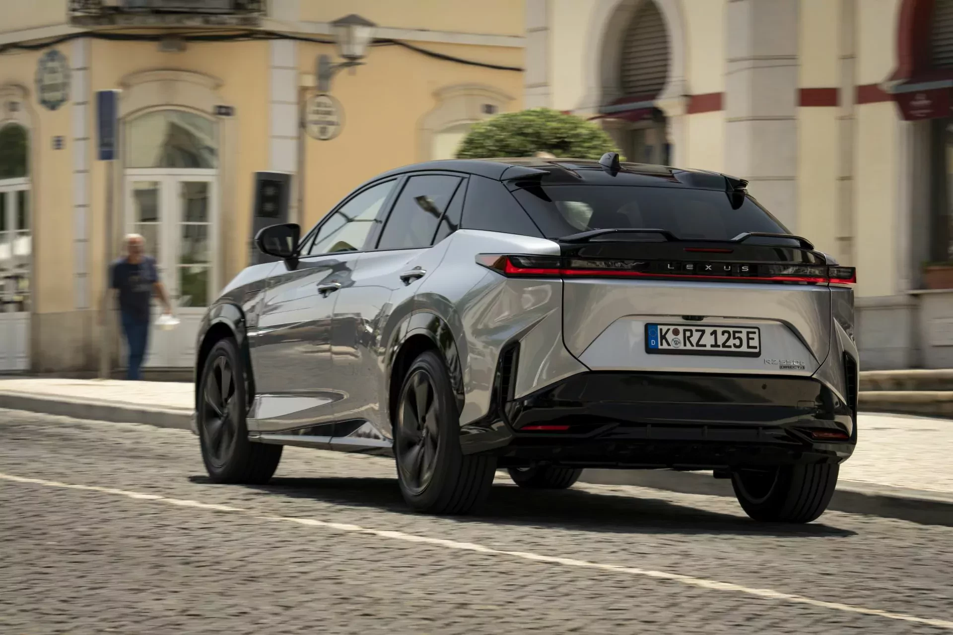 SUV Lexus RZ crossover elektryczny silnik moc osiągi wyposażenie opinie oceny zalety wady cena ceny
