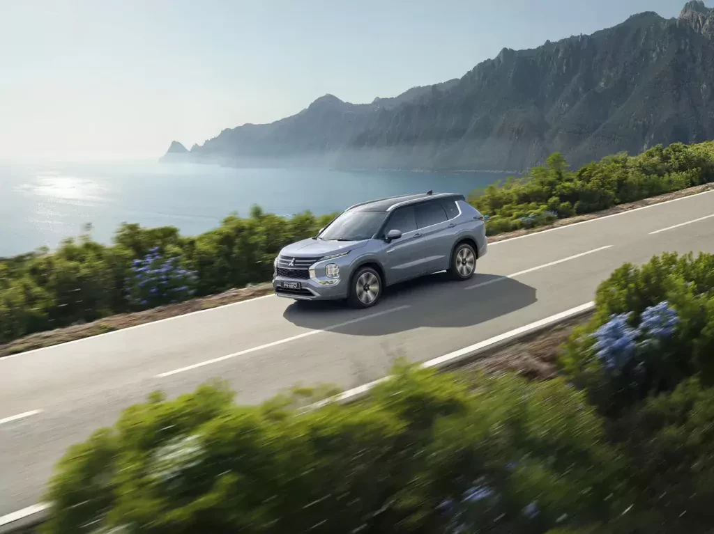 Japoński SUV z napędem 4×4 potaniał aż o 50 000 zł. Jest hybrydowy i niezawodny jak najlepsze Toyoty