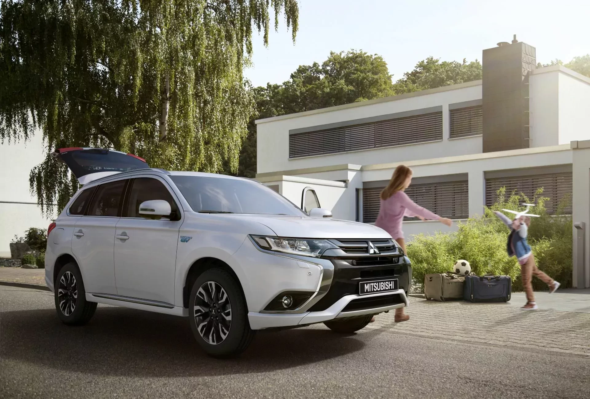 SUV Mitsubishi Outlander silnik cena ceny spalanie benzyna diesel hybryda opinie oceny