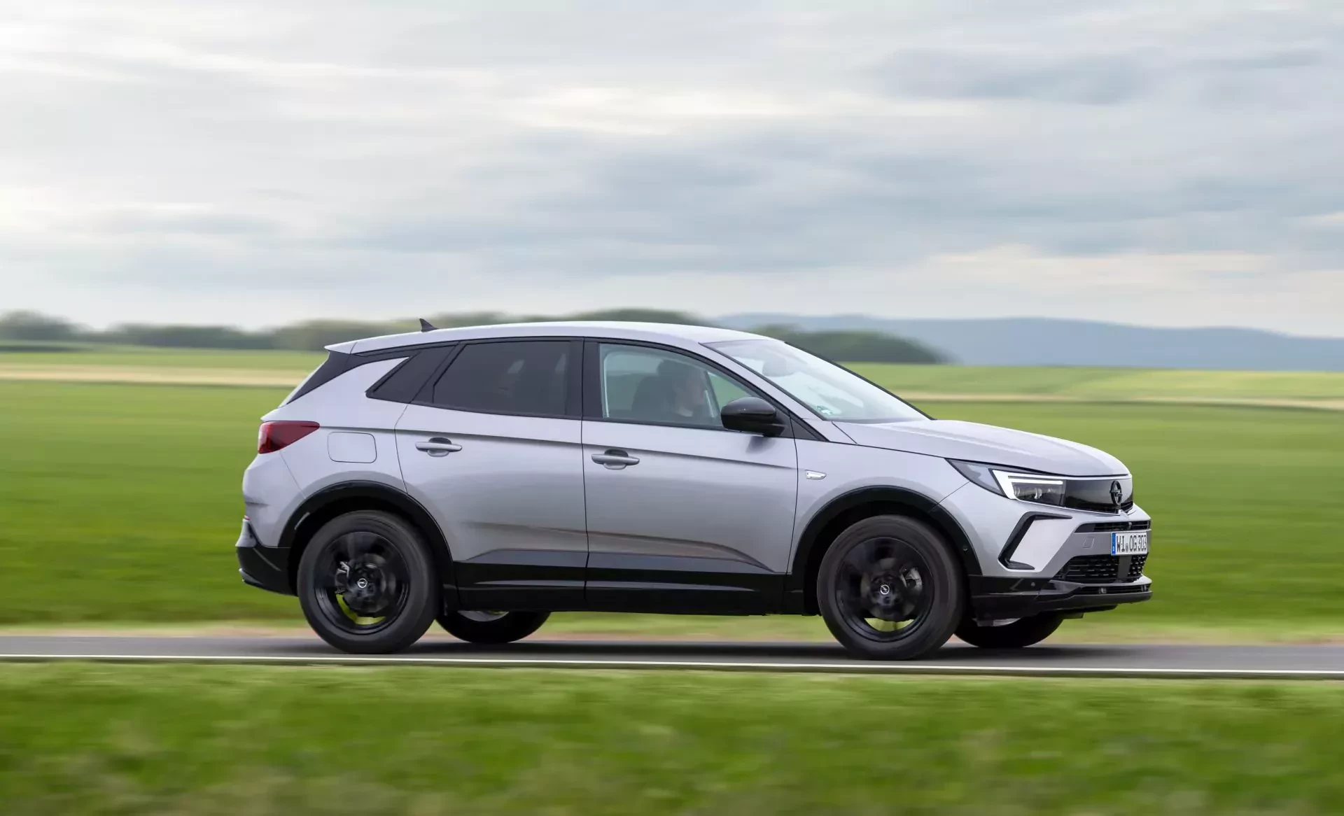 SUV Opel Grandland silnik cena ceny spalanie moc osiągi napęd benzyna diesel hyrbyda